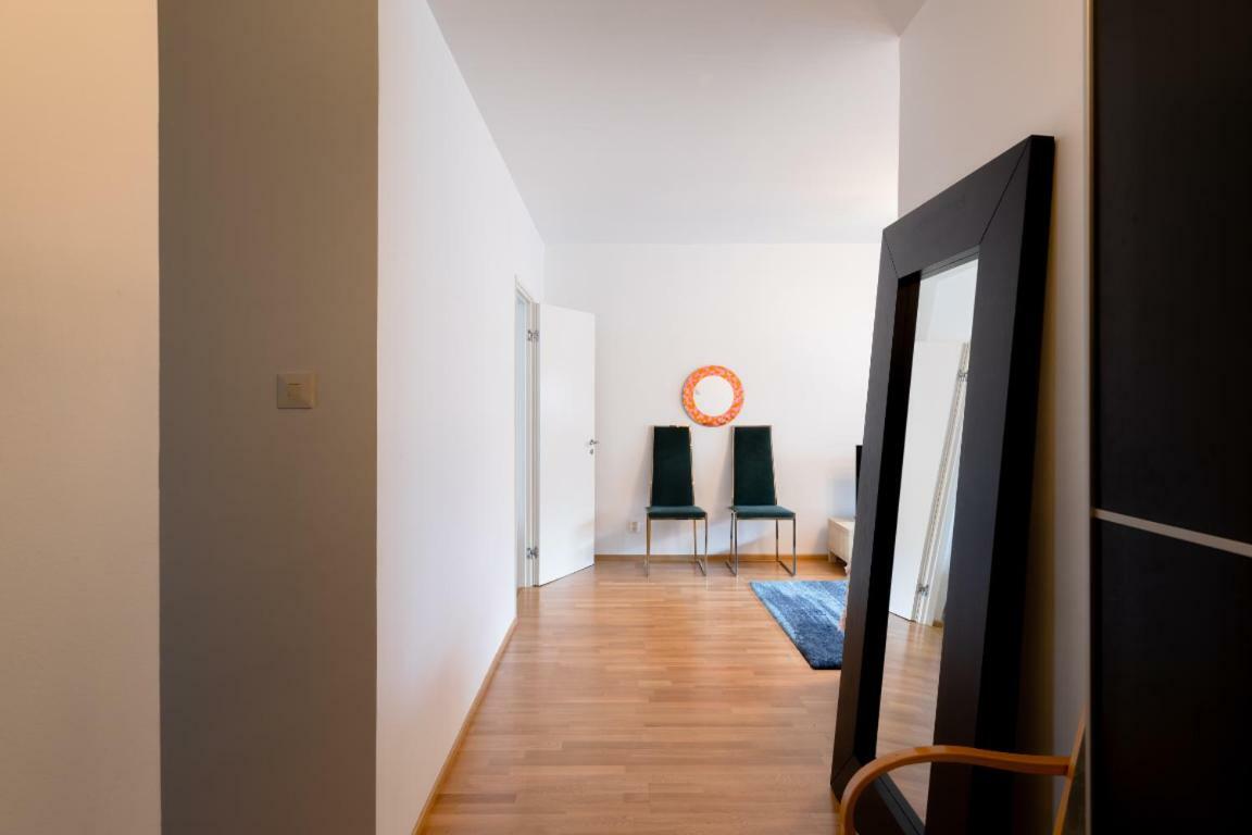 Stay Here Apartment Kamppi Helsinki Bagian luar foto